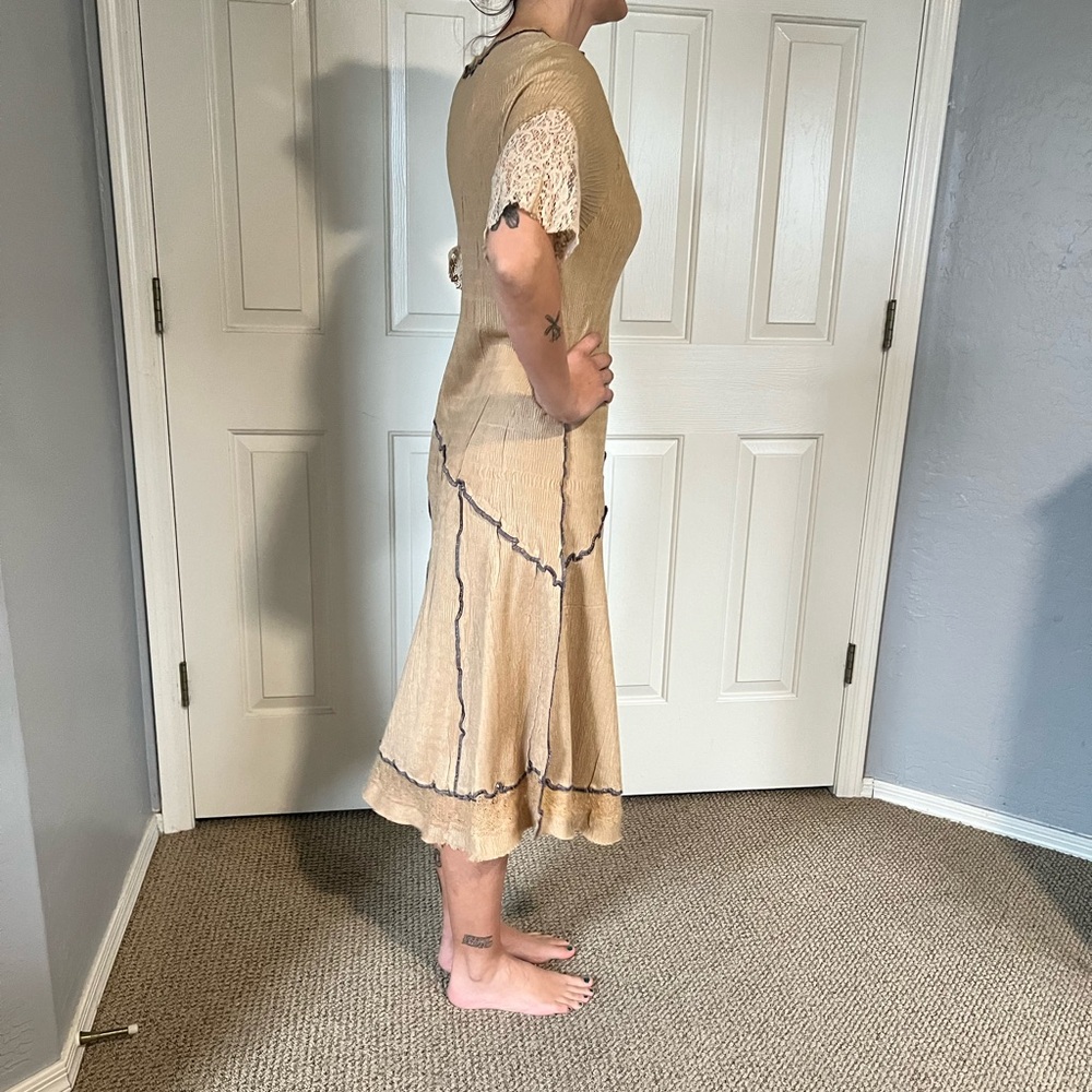 Komarov tan lace midi dress size small stretchy & comfortable - Picture 2 of 15
